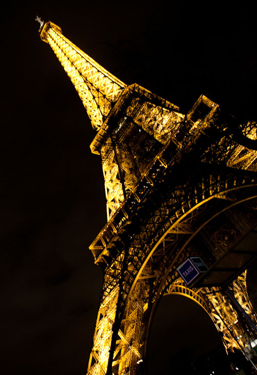 A Paris landmark displays its evening magic